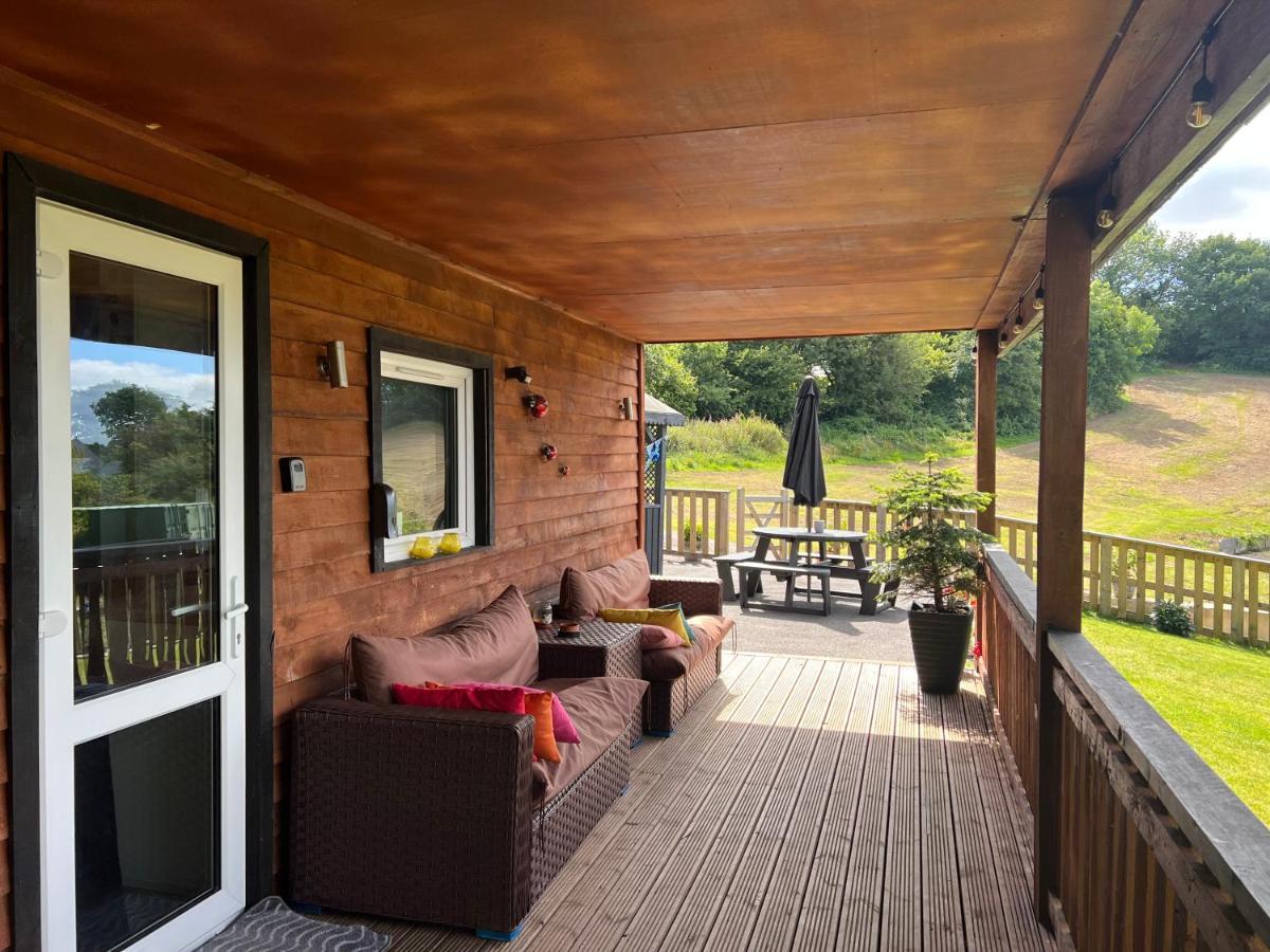 Kabin In The Woods Llandybie Exterior foto