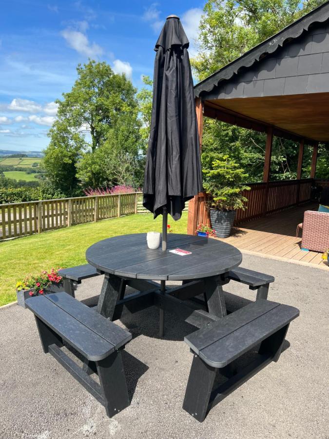 Kabin In The Woods Llandybie Exterior foto