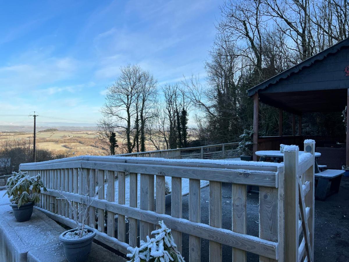 Kabin In The Woods Llandybie Exterior foto
