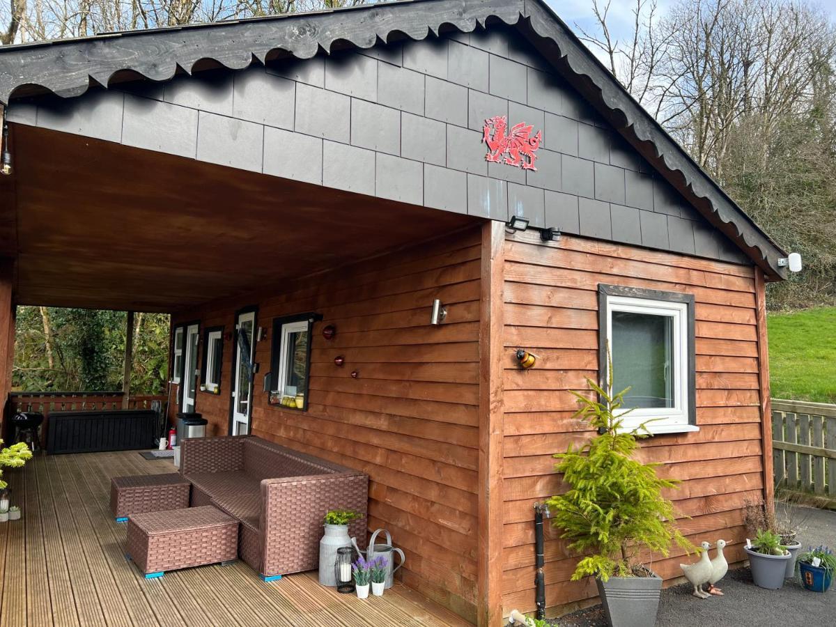 Kabin In The Woods Llandybie Exterior foto